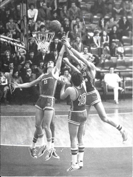 Jura a rimbalzo in maglia Mobilquattro